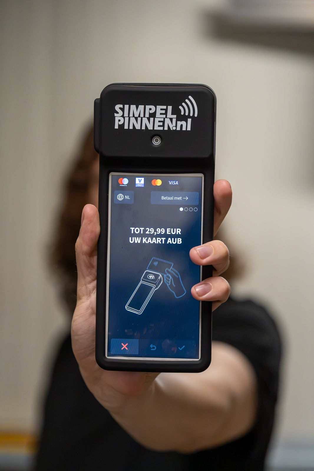 ICNT-managed contactless payment terminal ready for a transaction